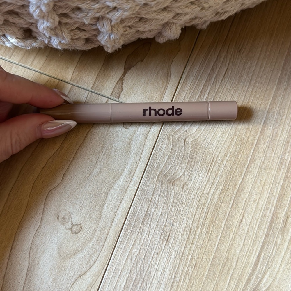 peptide lip shape in move